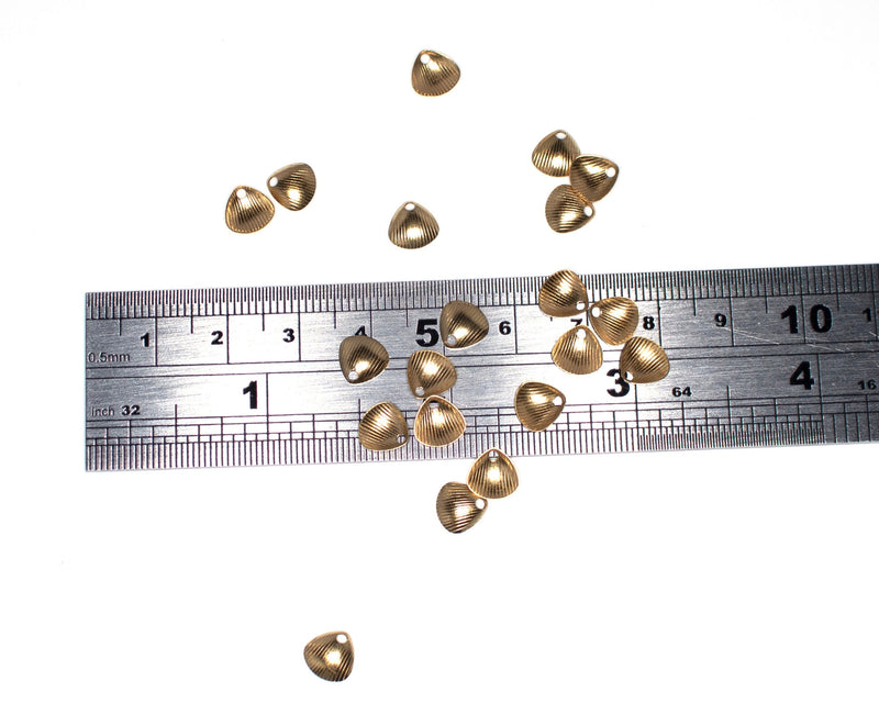 20 x Tiny Raw Brass Seashell Charms, 7x7mm (C0086)