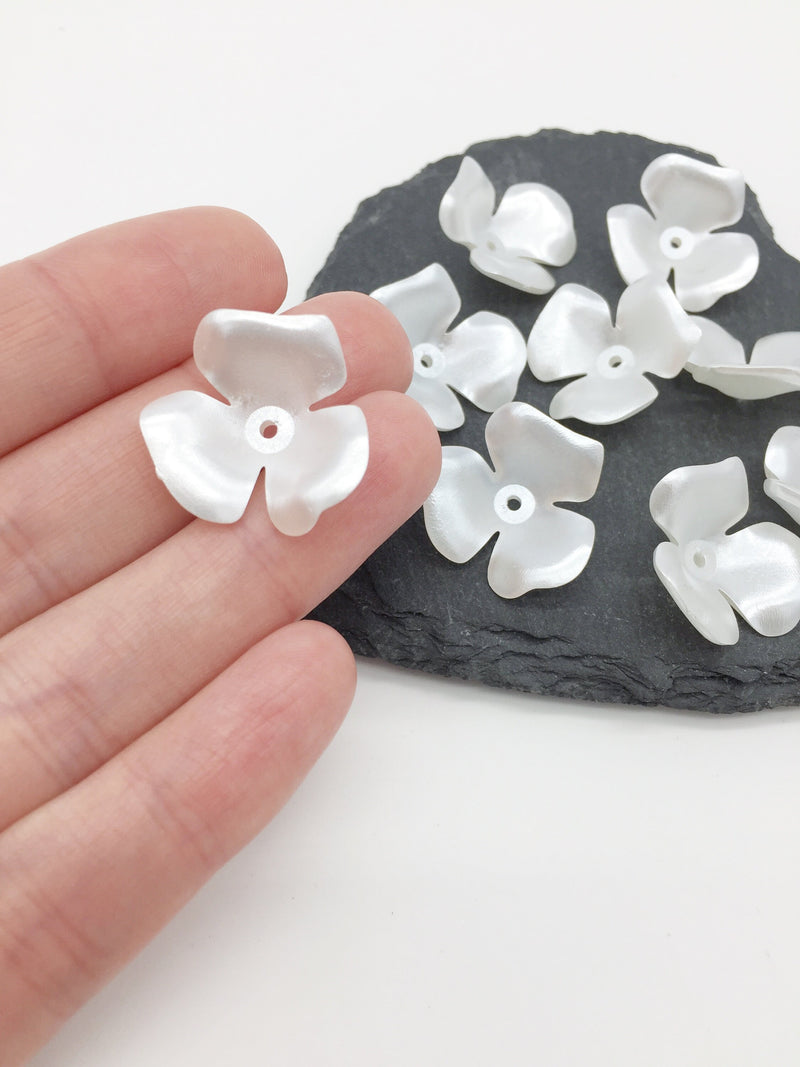 30 x Pearl White Acrylic Flower Beads, 22mm (1795)