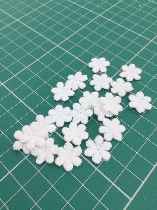 200 x Tiny Lace Flowers Off-white Lace Flowers 3d Fabric Flowers 15mm