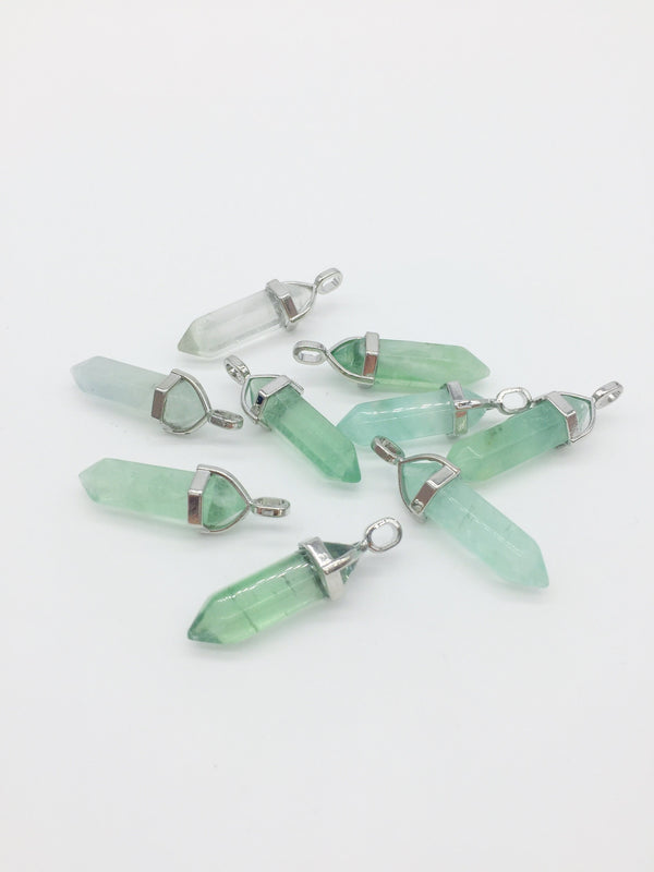 1 x Pointed Green Fluorite Healing Crystal Pendant with Bail, 43x13mm (0404)