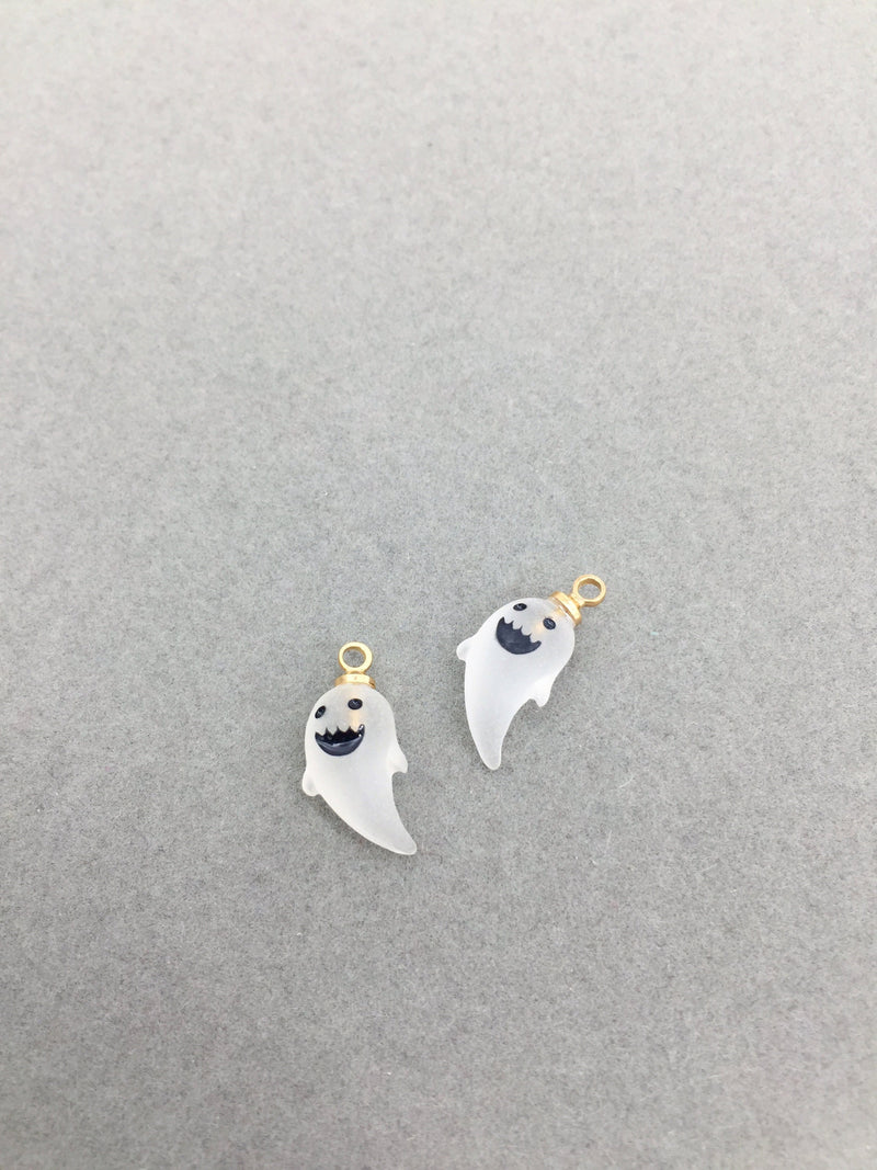 2 x Tiny Resin Halloween Ghost Charms, 15x8mm (2849)