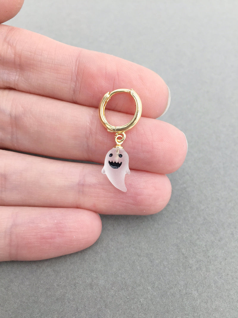 2 x Tiny Resin Halloween Ghost Charms, 15x8mm (2849)