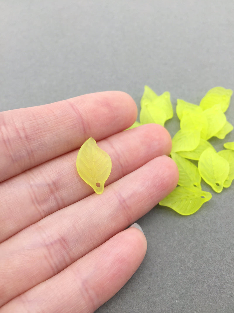 25 x Frosted Green Lucite Leaves, 18x11mm Green Leaf Charms (3091)