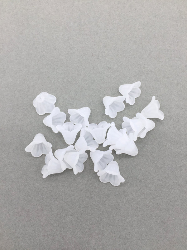 20 x Frosted White Flower Beads, 14x13mm (3091)