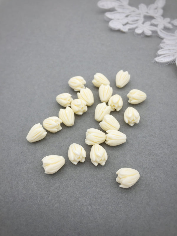 10 x Carved Coral Flower Buds, 7x9mm Cream Flower Bud Beads (2863)