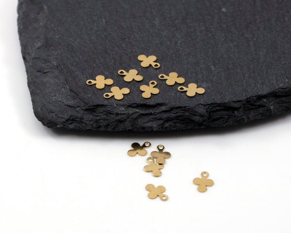 20 x Raw Brass Tiny Clover Leaf/Clubs Charms, 7x5mm (C0543)