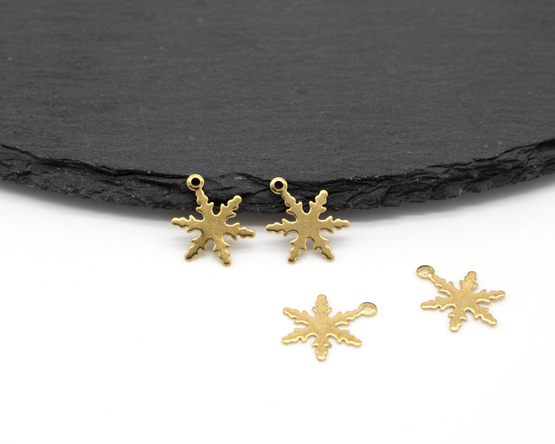 12 x Brass Snowflake Charms, 17.5x13mm (C0125)