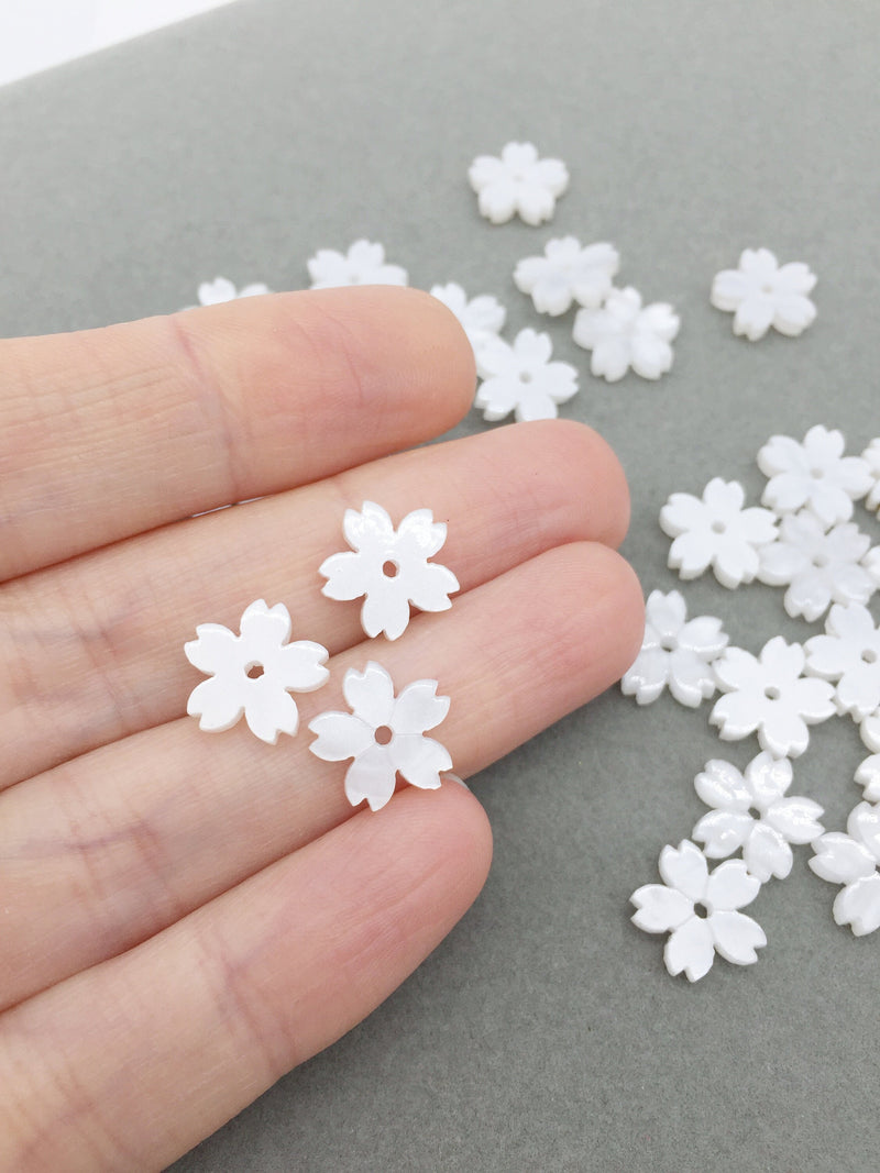 10 x White Acrylic Mother of Pearl Sakura Flower Beads, 11mm (3233)