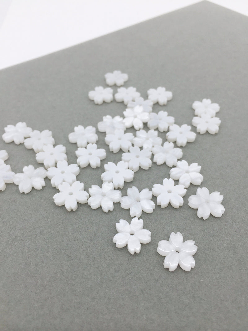 10 x White Acrylic Mother of Pearl Sakura Flower Beads, 11mm (3233)