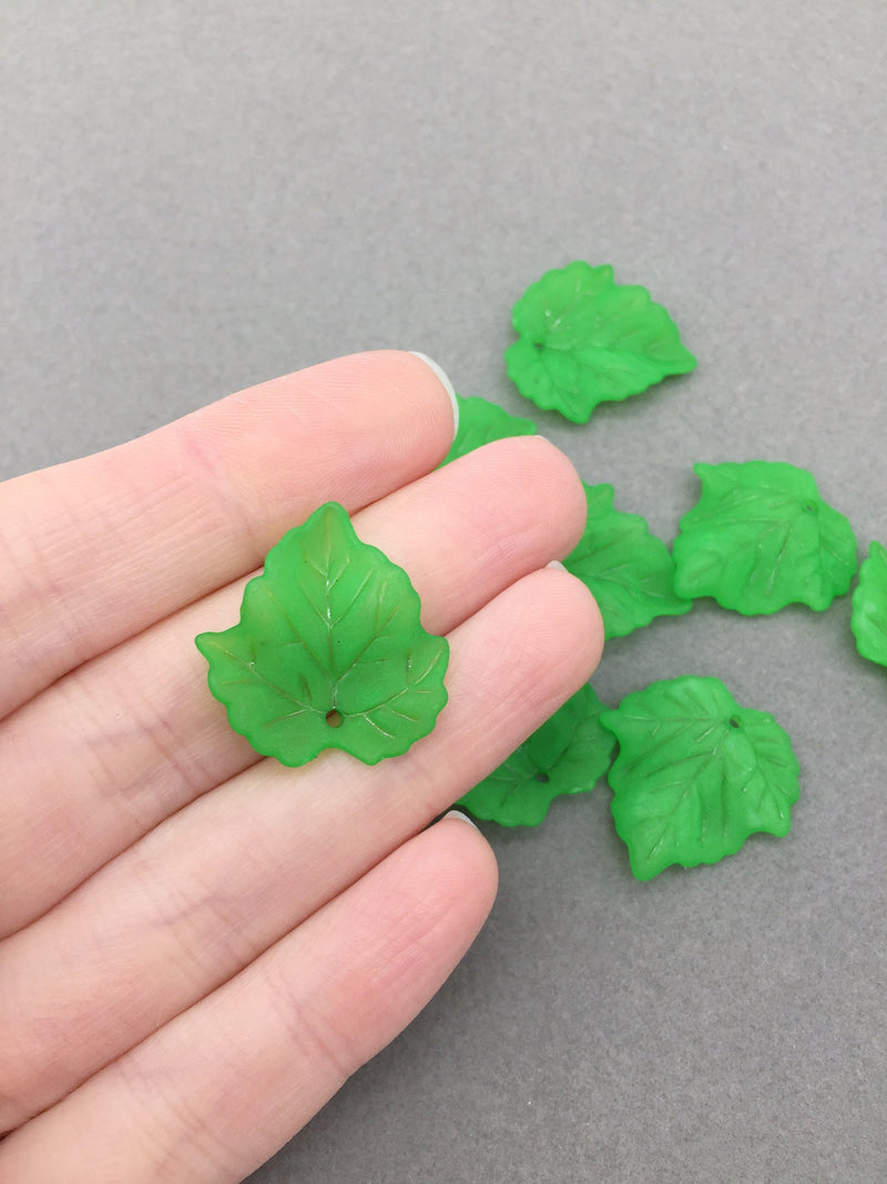 30 x Frosted Green Acrylic Ivy Leaf Beads, 22x24mm Lucite Leaves