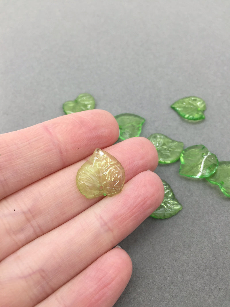 60 x Transparent Green Acrylic Leaf Beads, 15x15mm Green Lucite Leaves