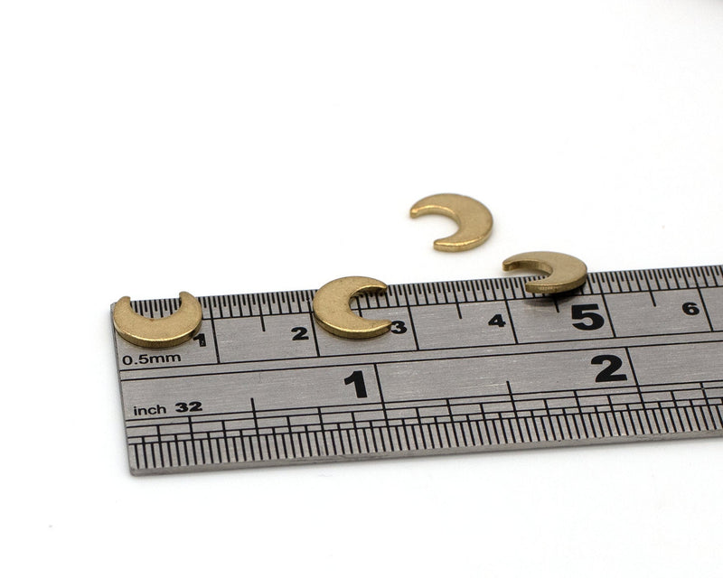 20 x Tiny Raw Brass Crescent Moon Blanks, 9mm (C0663)