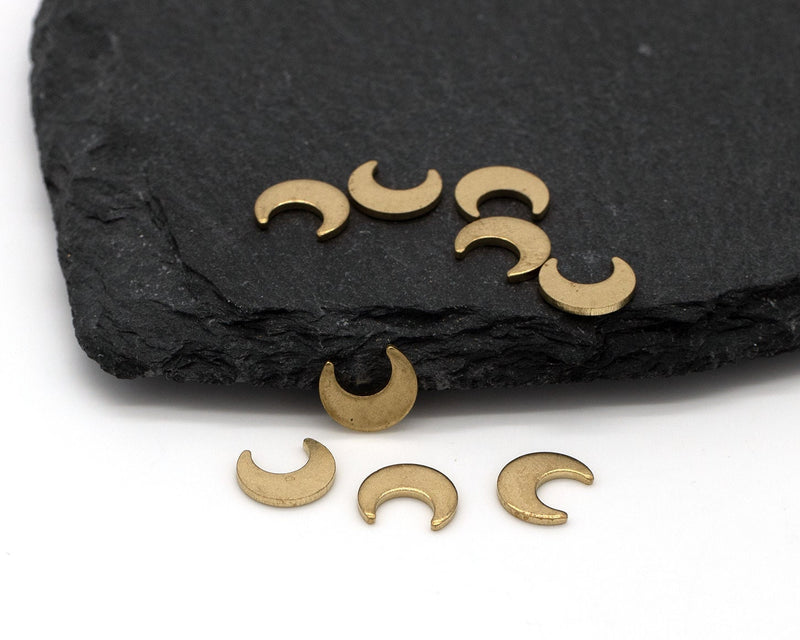 20 x Tiny Raw Brass Crescent Moon Blanks, 9mm (C0663)