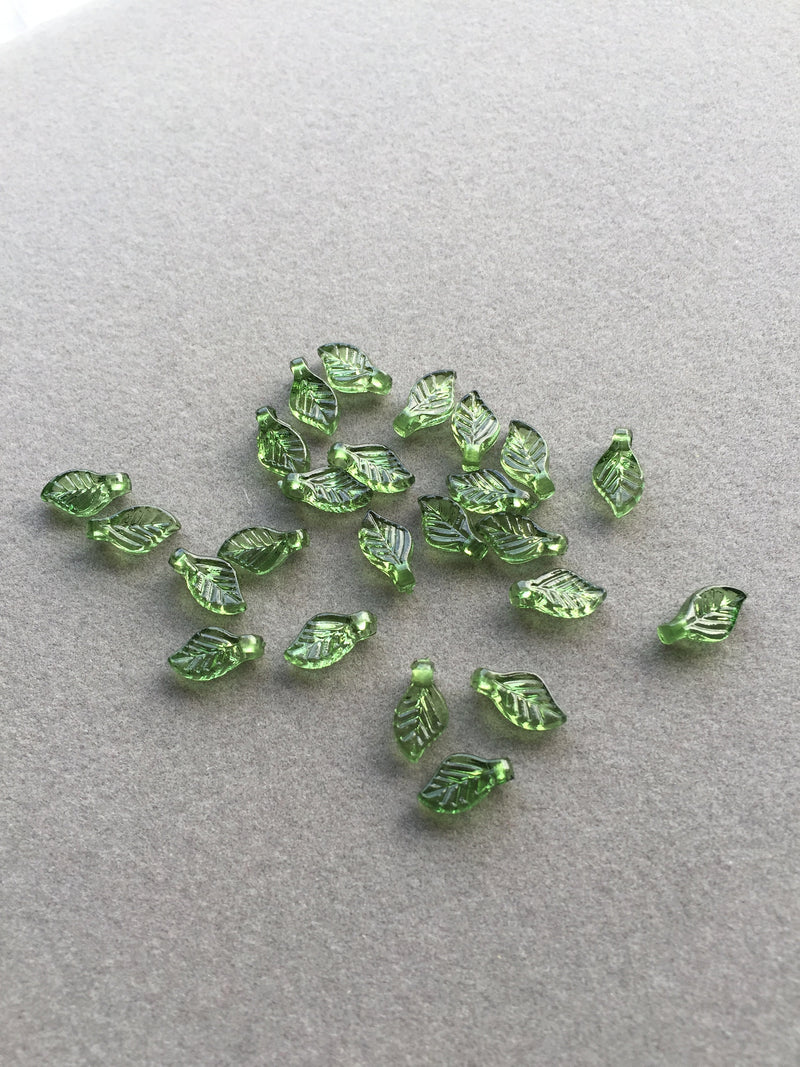 50 x Tiny Transparent Green Acrylic Leaf Beads, 5x10mm (3649)