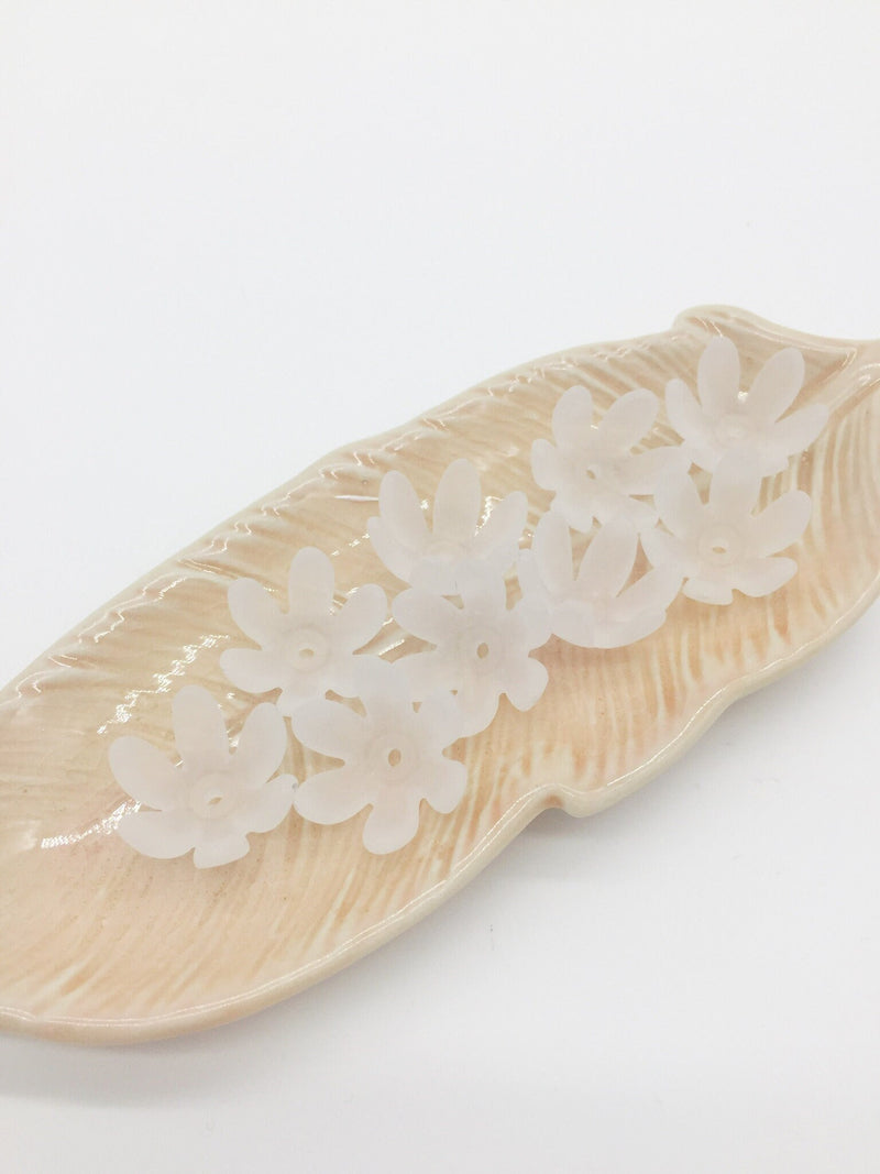 25 x Frosted White Lucite Flower Beads, 18.5x10mm (3161)