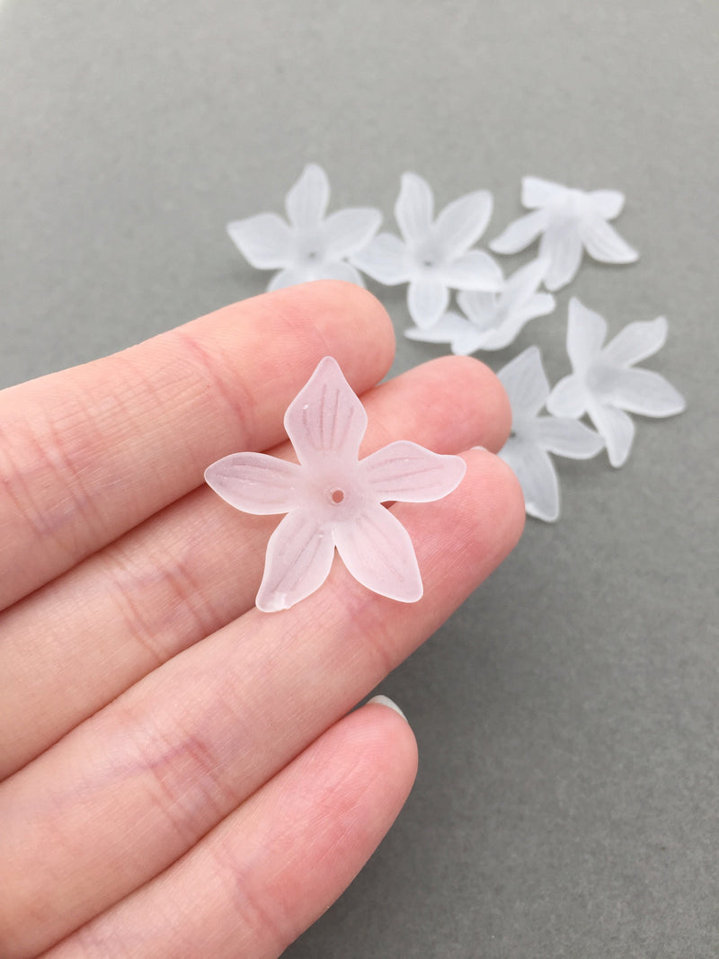 10 x Frosted White Flower Beads, 26-27mm Lucite Flowers