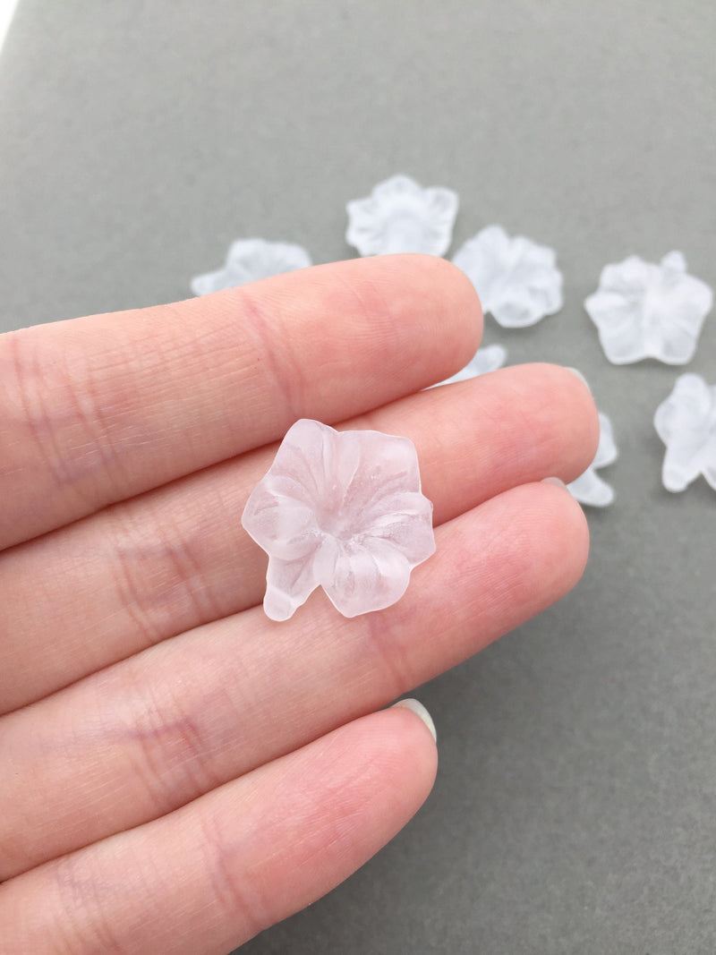 10 x Frosted White Flower Beads, 22x18mm Lucite Flowers