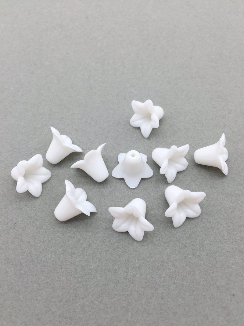 20 x Opaque White Trumpet Flower Beads, 13x18mm Lucite Flowers